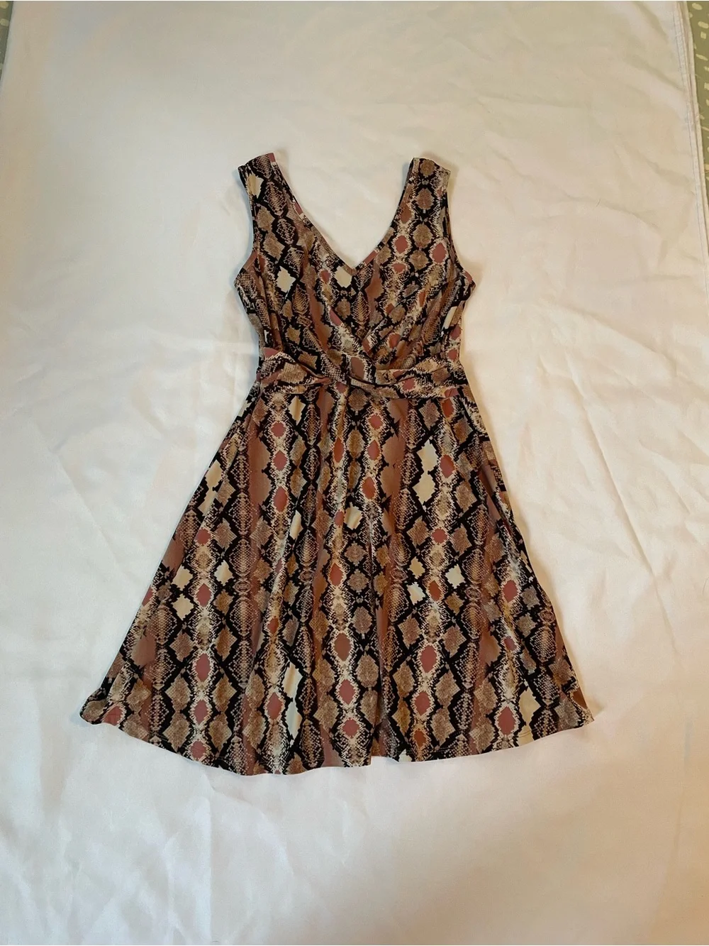Candie’s V-Neck‎ Twist Waist Snake Print Sleeveless Dress in Blush, Size Medium
